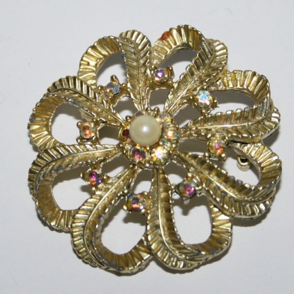Vintage gold and AB crystal flower brooch - Picture 2 of 3